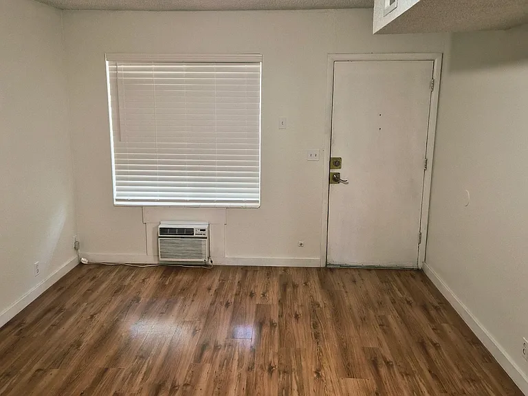 Magnussen Apartments — Photo 26