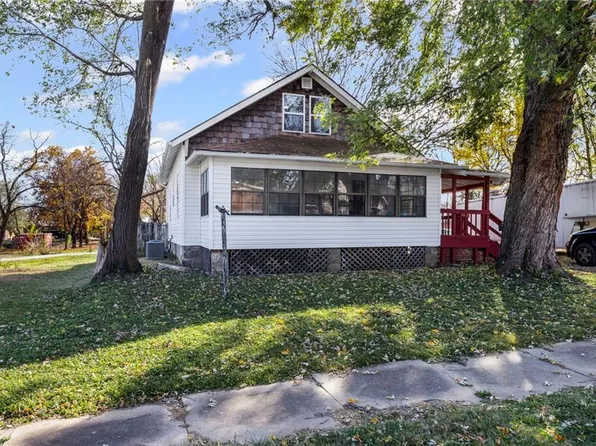 1017 Pacific Ave, Osawatomie, KS 66064
