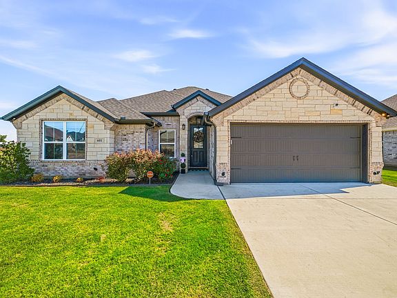 3rd image of 601 Violet Dr