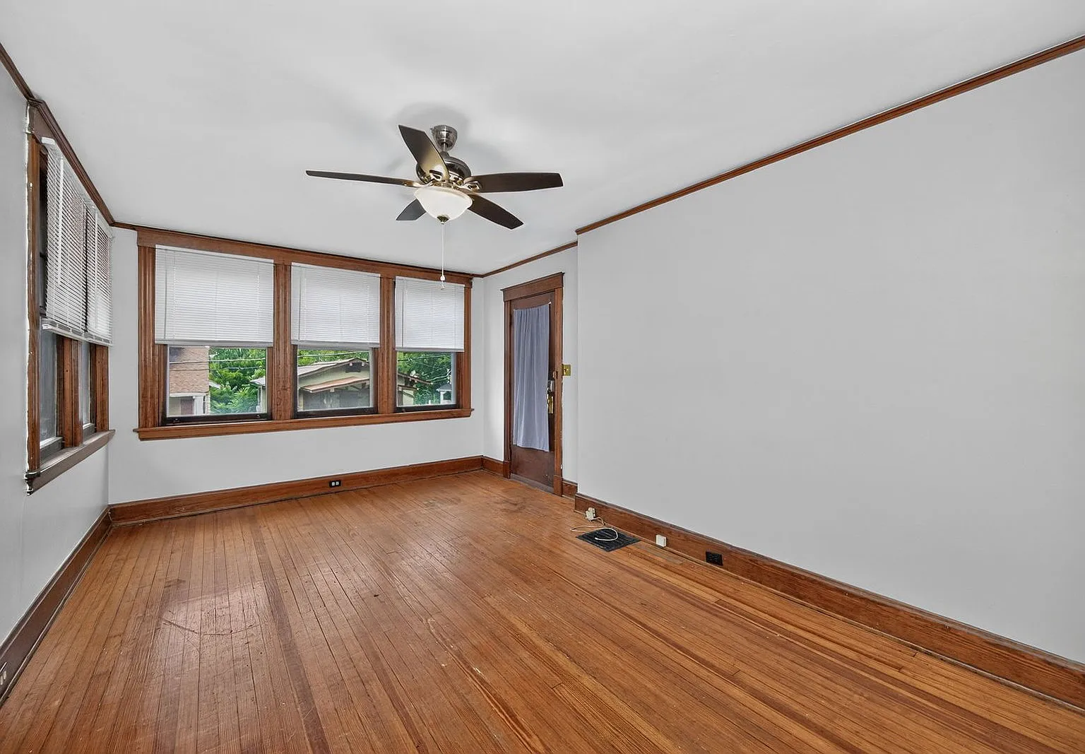 3 bed, 1.0 bath, $2,395 — Photo 4