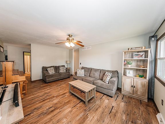 3rd image of 6133 S Elaine Ave