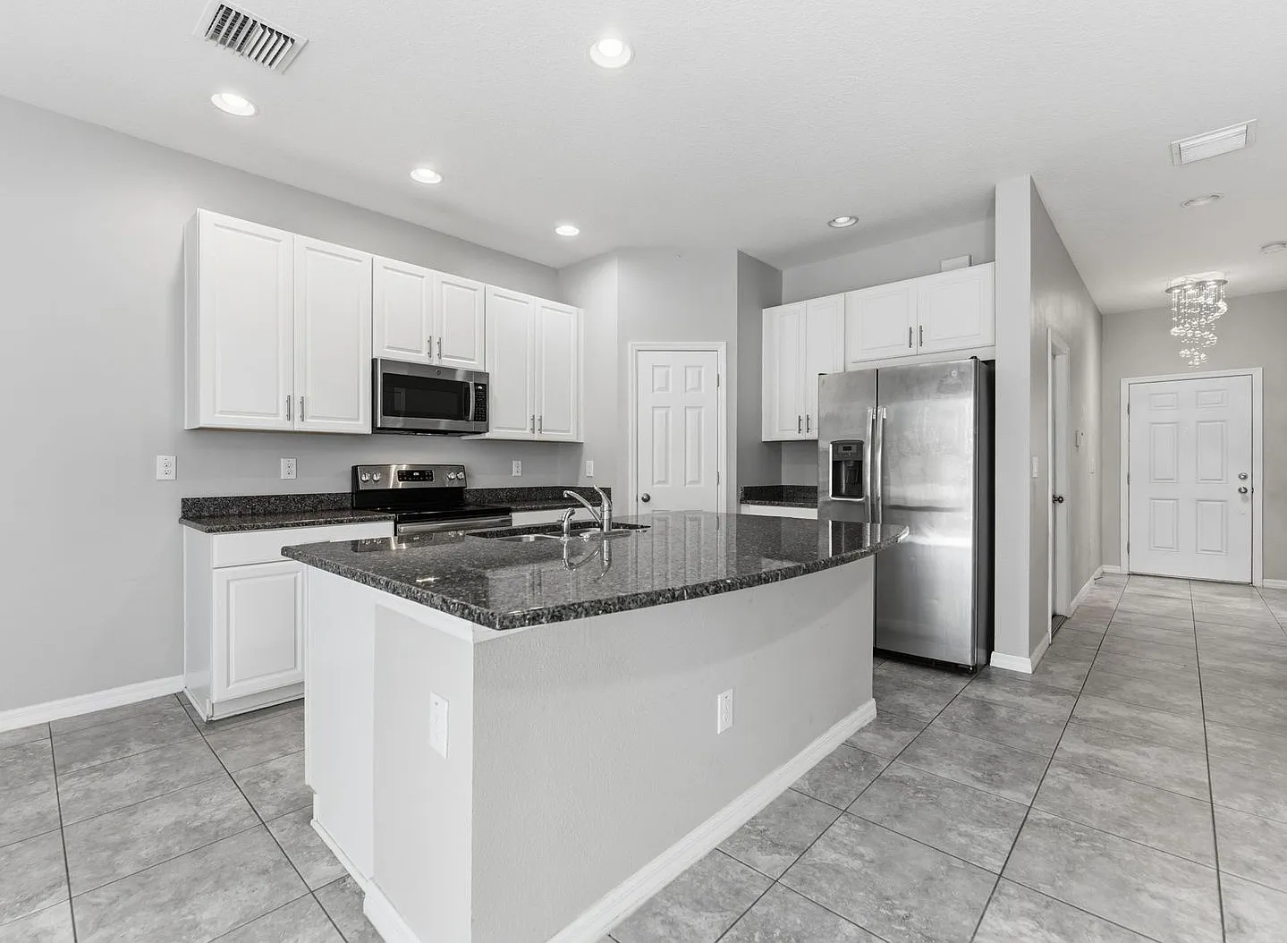 Townhome in Great Location! — Photo 4