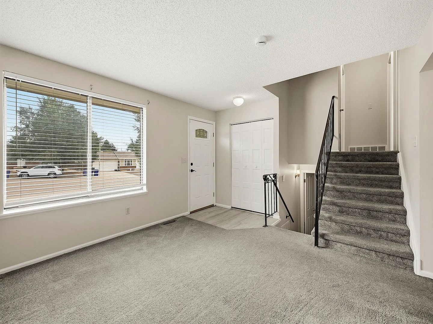Beautifully updated 3 bedroom 2 bath home in Greeley! — Photo 4