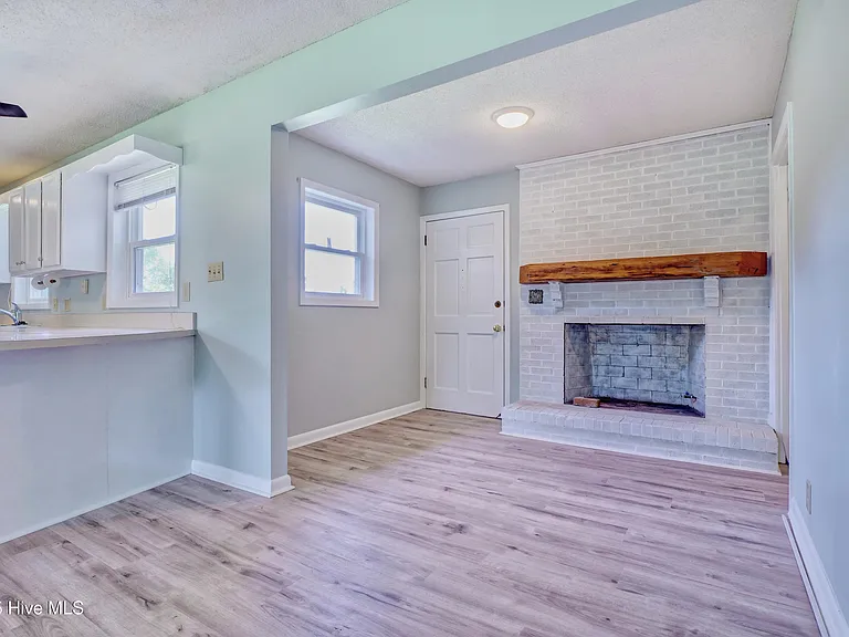 665 Hughes Rd — Photo 12