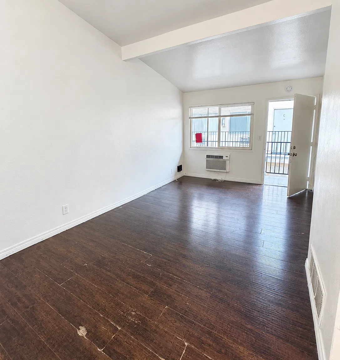 2 bed, 850 sqft, $1,950 — Photo 2