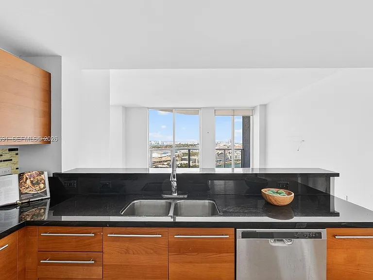 244 Biscayne Blvd #3702 — Photo 5