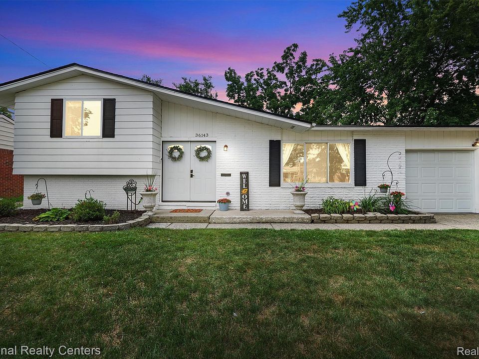 1st image of 36143 Fernwood St