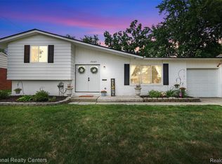 36143 Fernwood St, Westland, MI 48186