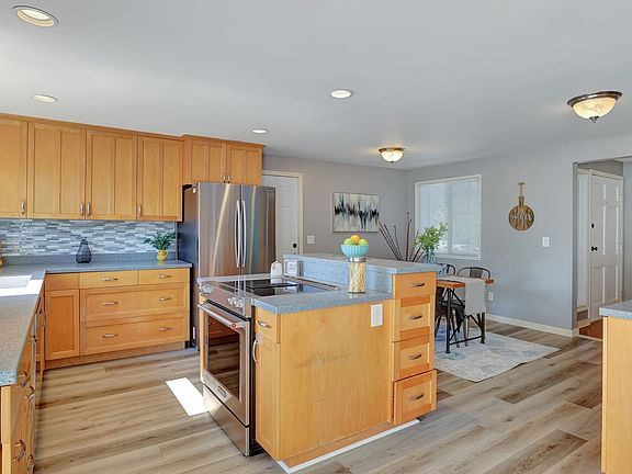 New LVP in the kitchen and dining areas.>