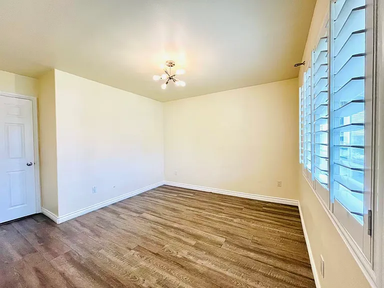 1800 Yermo Pl — Photo 36