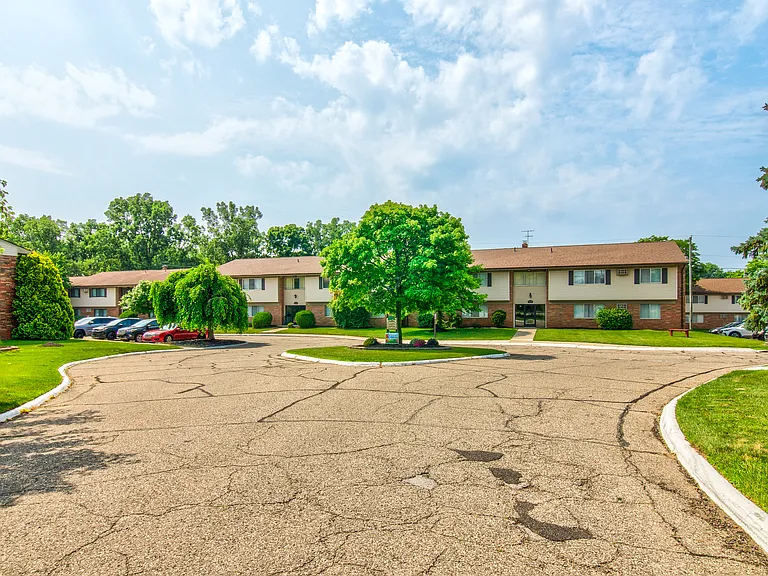 Hillcrest Club Apartments — Photo 73
