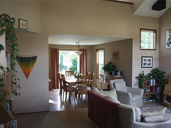 4th image of 3429 Woodside Ct NE