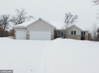 1939 Pine Oak Ln, Isanti, MN 55040