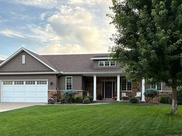 3709 39th Street Ct, Moline, IL 61265