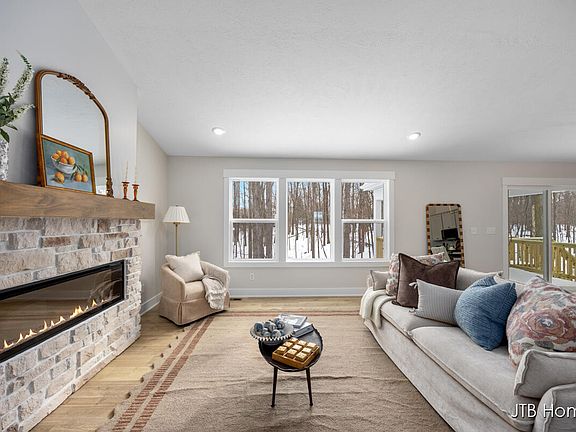 4th image of 5964 Claymont Ct SE