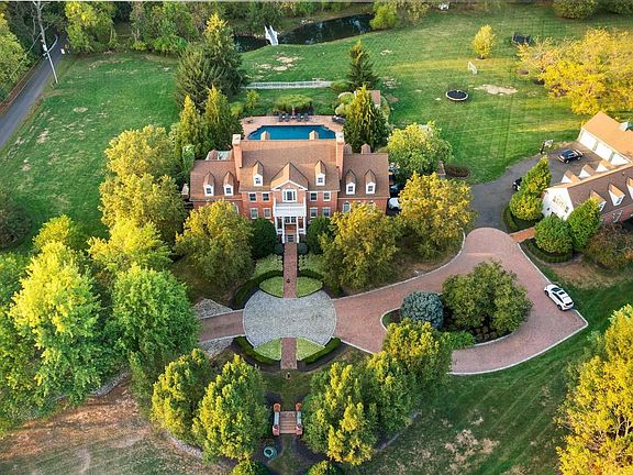 4th image of 910 Old Dolington Rd