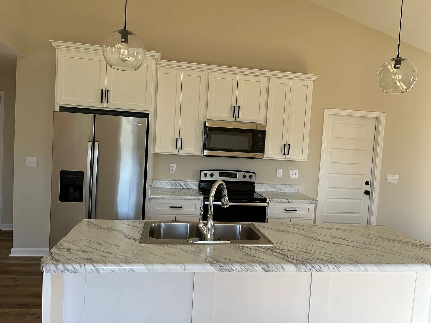 3 Bed 2 Bath — Photo 3