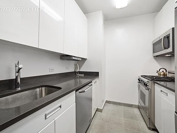 2nd image of 99 John St APT 726