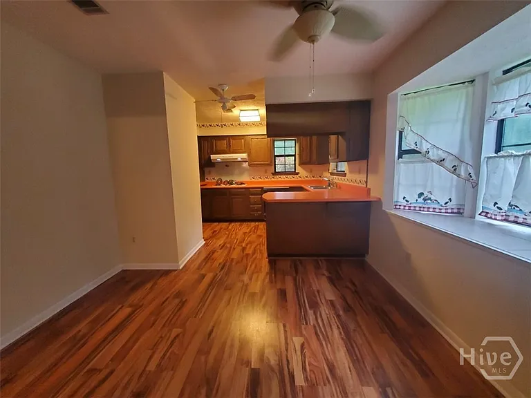 117 Maple Dr — Photo 3