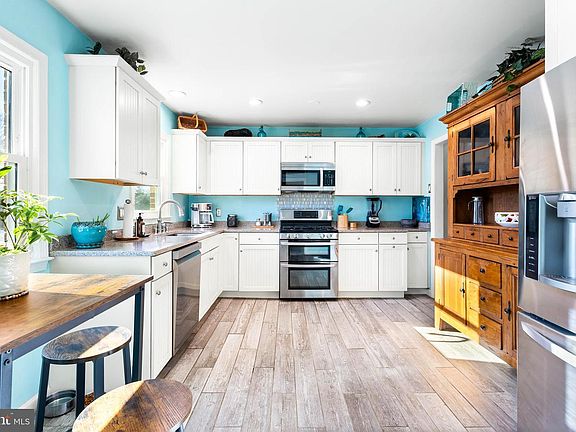 3rd image of 1960 Erica Rd