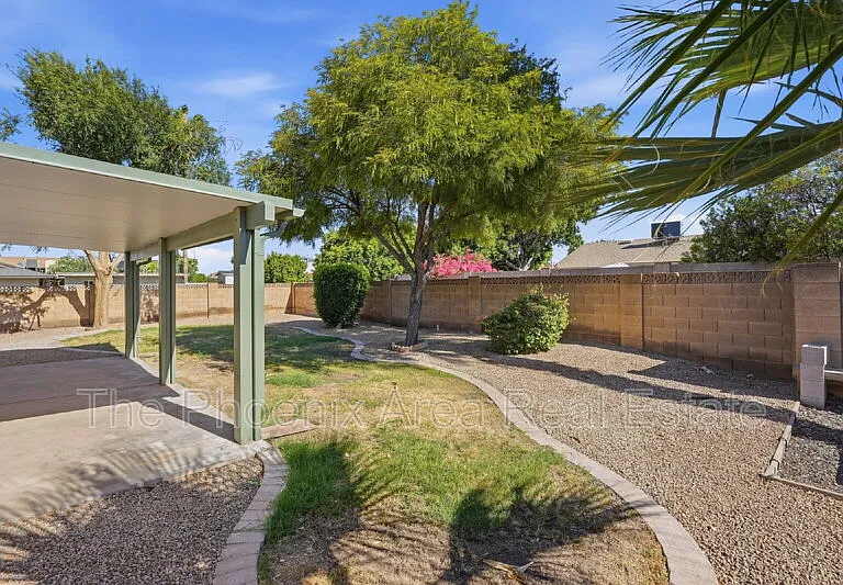 447 E Carson Dr — Photo 35