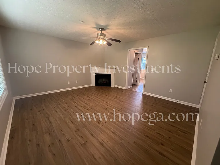 5 E Newnan Rd — Photo 4