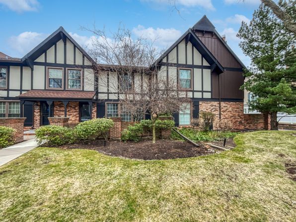 22037 Shore Pointe Ln #64, Saint Clair Shores, MI 48080