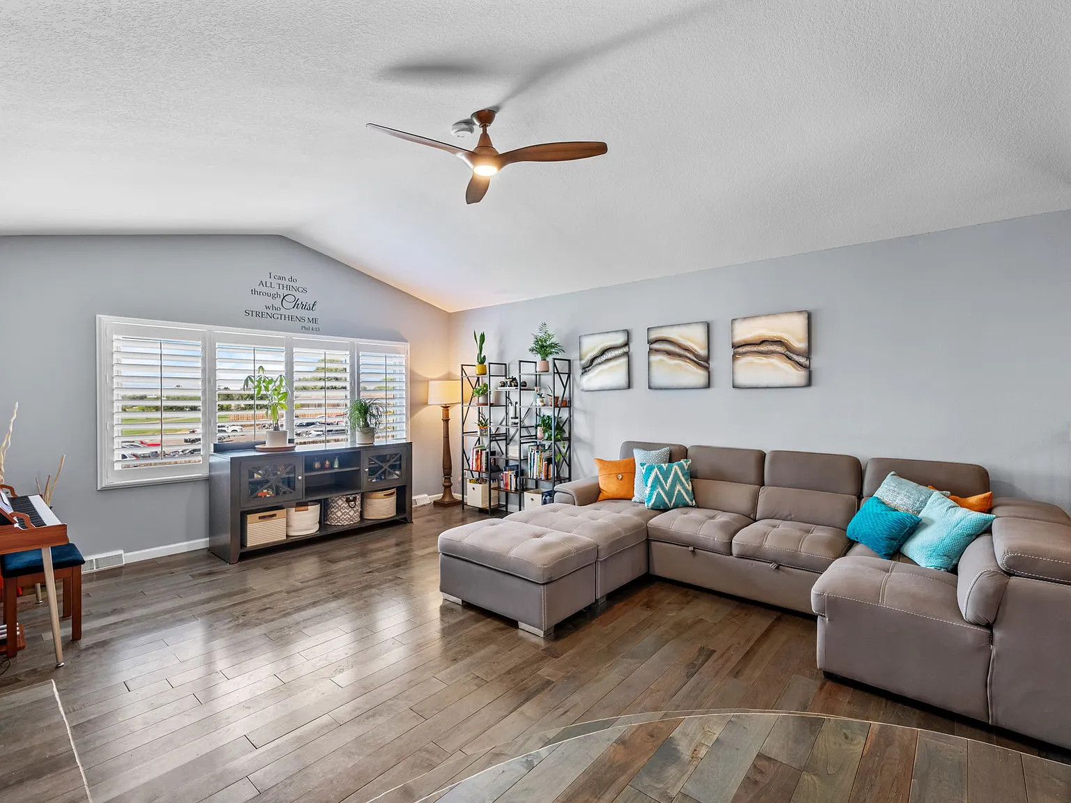 5 bed, 3.5 bath, 4260 sqft, $4,500 — Photo 4