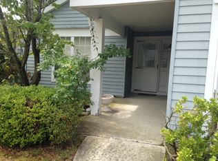 207 Kingston Dr, Ridge, NY 11961