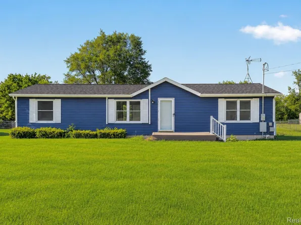 4050 Thompson Rd, Linden, MI 48451