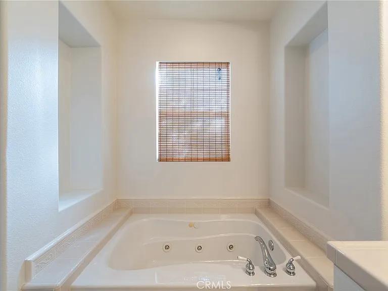 6267 Pacific Pointe Dr — Photo 32