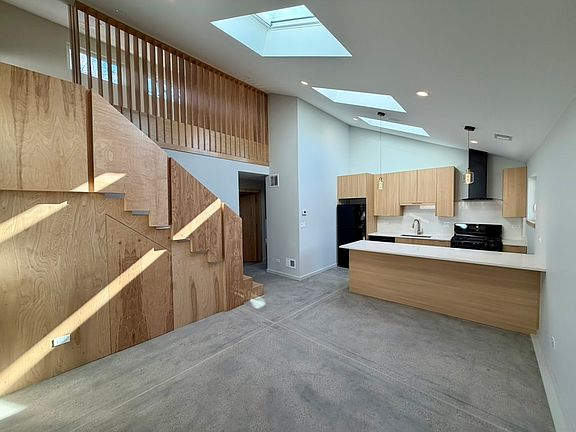 4th image of 1029 Darrow Ave #Ch