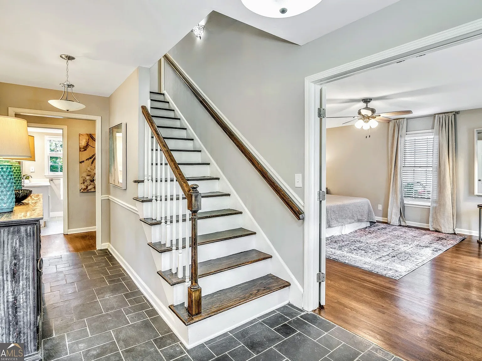 5 bed, 3.0 bath, 2800 sqft, $8,400 — Photo 2