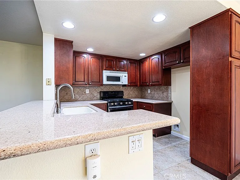 27281 Nicole Dr — Photo 30