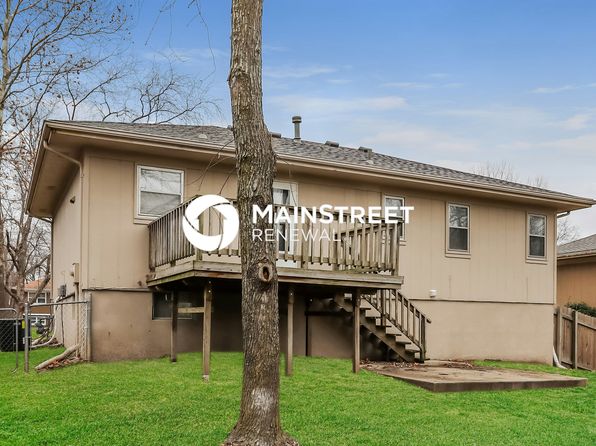 509 W 5th Ct, Peculiar, MO 64078