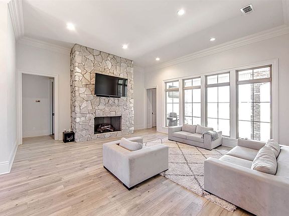 5th image of 117 Persimmon Dr