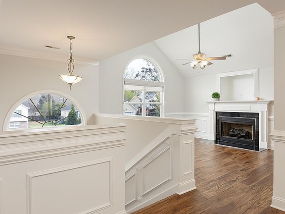 5th image of 8121 Zoe Dr