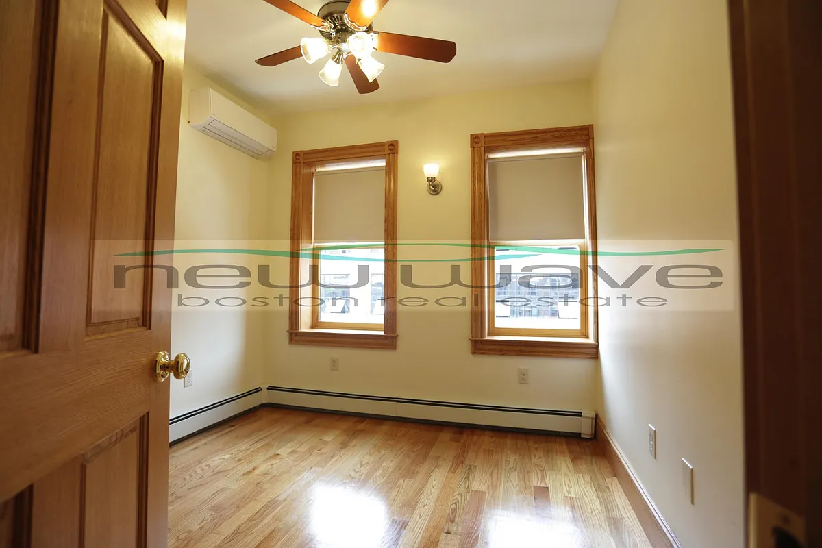 Building Photo - 137 Charles St #3