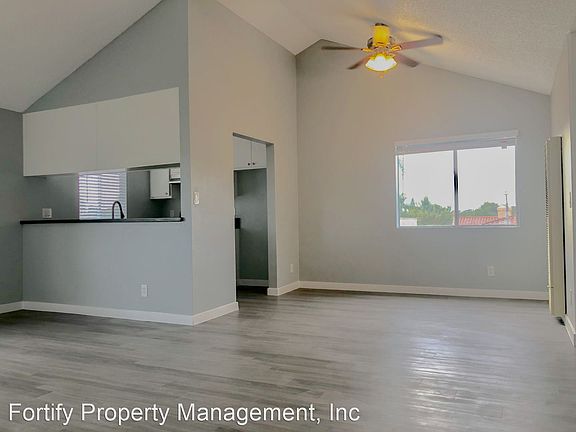 4th image of 2166 Chestnut Ave #202
