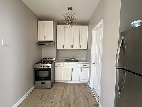 241 Duncan Ave #5E Photo 1