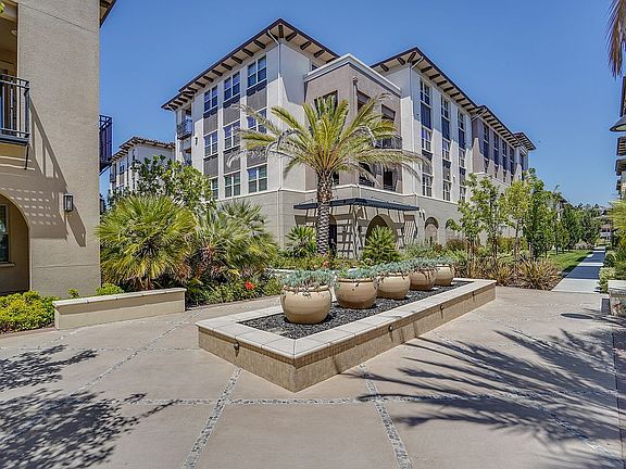 3rd image of 1071 Dewberry Pl Unit 109
