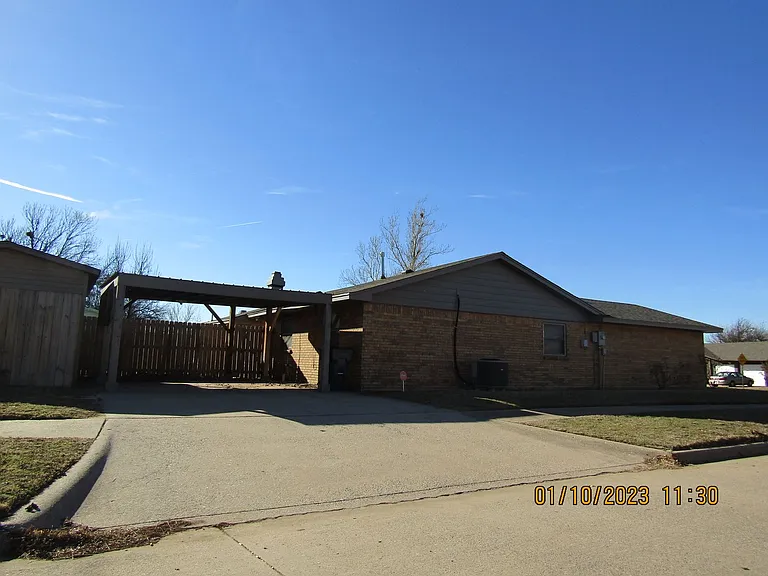 207 NE 46th St — Photo 38