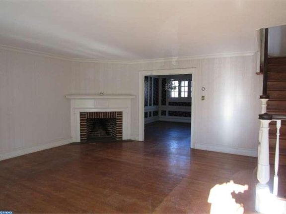3rd image of 6431 Woodcrest Ave