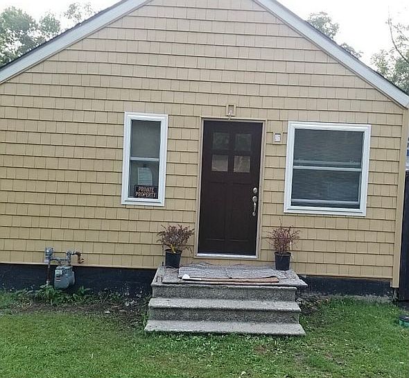 1st image of 1346 Rose Ave