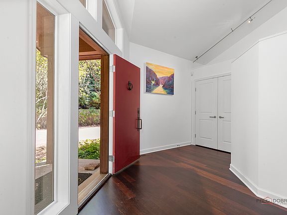 4th image of 1175 Edgewood Rd