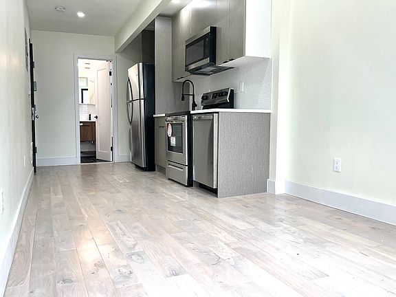 3rd image of 2112 Regent Pl #2
