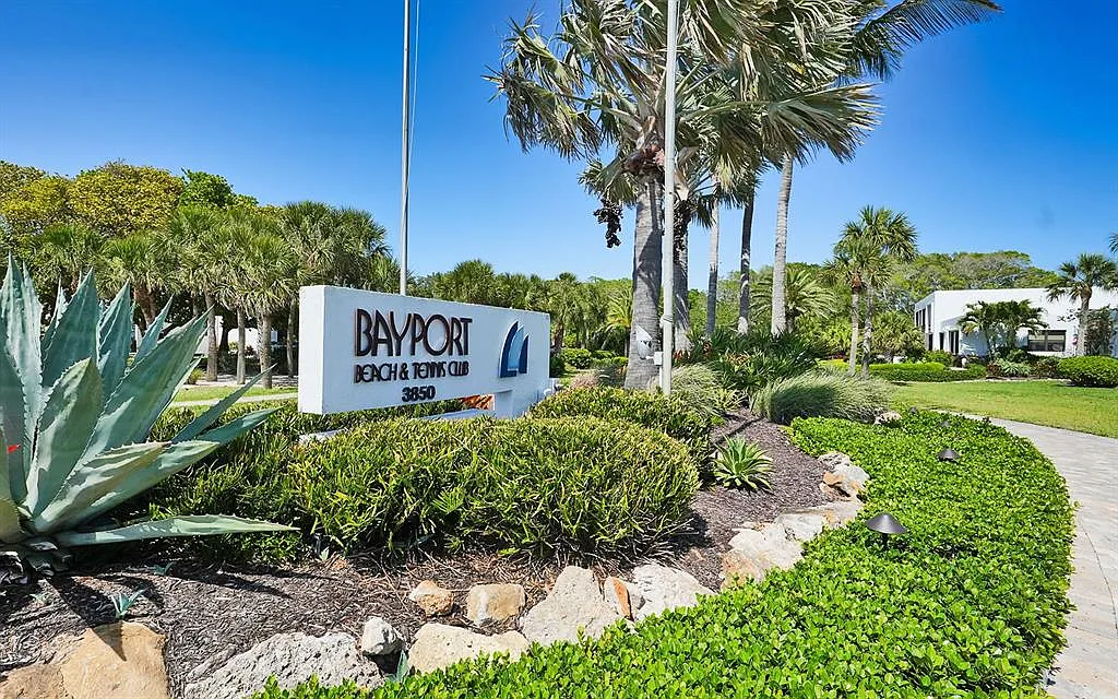 2 bed, 2.0 bath, 1370 sqft, $8,500 — Photo 3