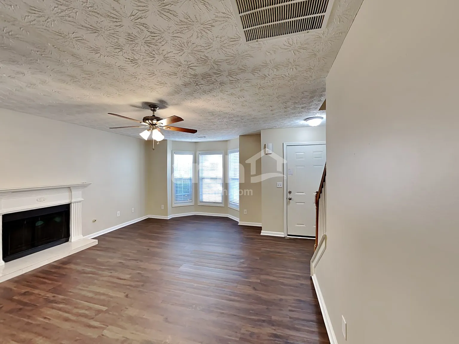 4 bed, 2.5 bath, 2082 sqft, $2,420 — Photo 4