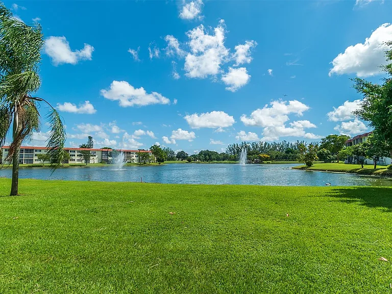 820 S Hollybrook Dr #209 — Photo 34