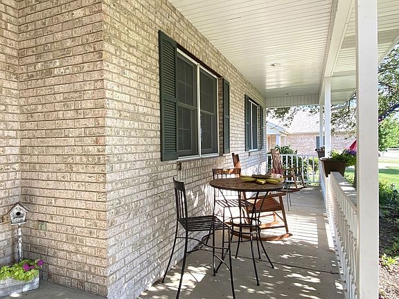 3rd image of 578 Thornberry Ct